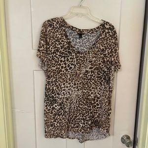 Torrid SIZE 2 LEOPARD 🐆 TEESHIRT!